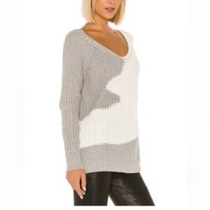 House of Harlow 1960 Knit Oversized V Neck sweater size S white/gray D8